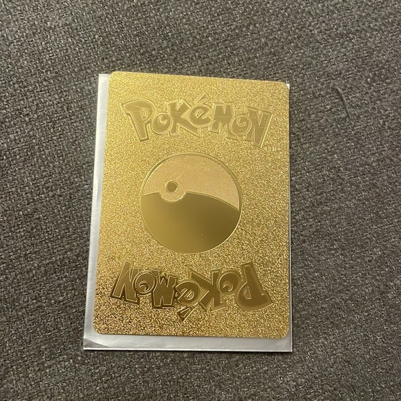 Gigantamax fat pikachu Vmax rainbow golden card - Picture 2 of 4